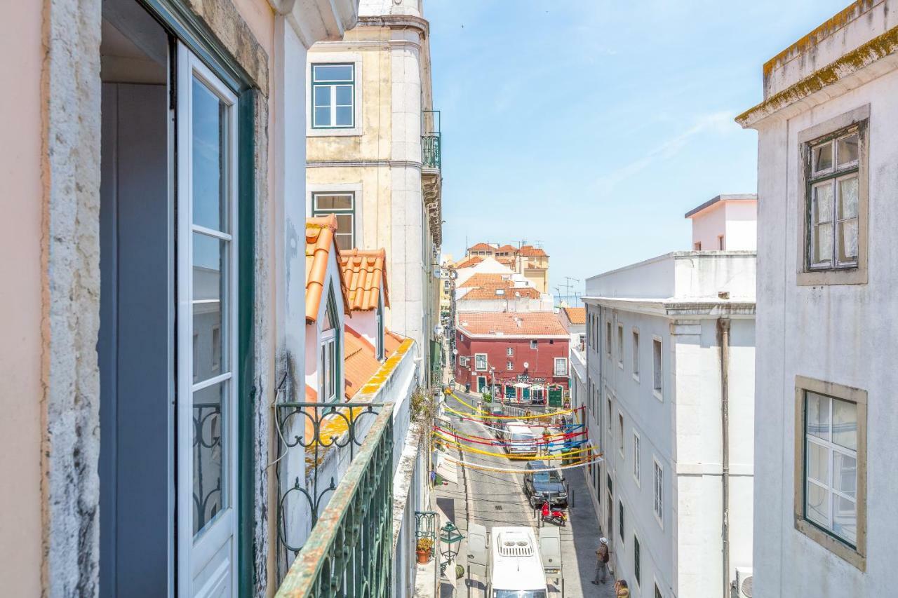 Alfama, Bright And Spacious With Private Terrace, By Timecooler Лиссабон Экстерьер фото