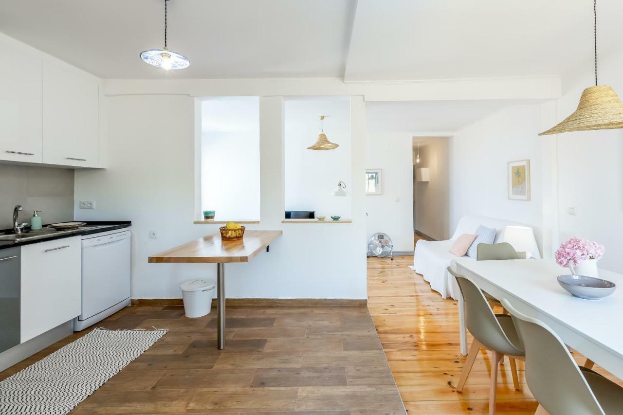 Alfama, Bright And Spacious With Private Terrace, By Timecooler Лиссабон Экстерьер фото